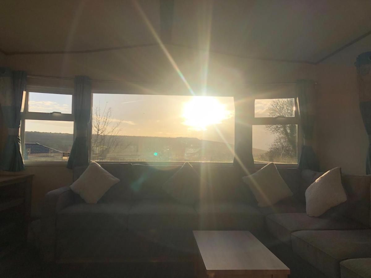 Classy Caravan With Ample Space Бембридж Екстериор снимка